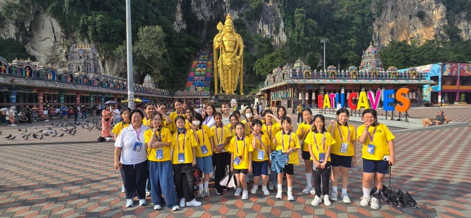 Hari-Hari group visiting Batu Caves in Selangor