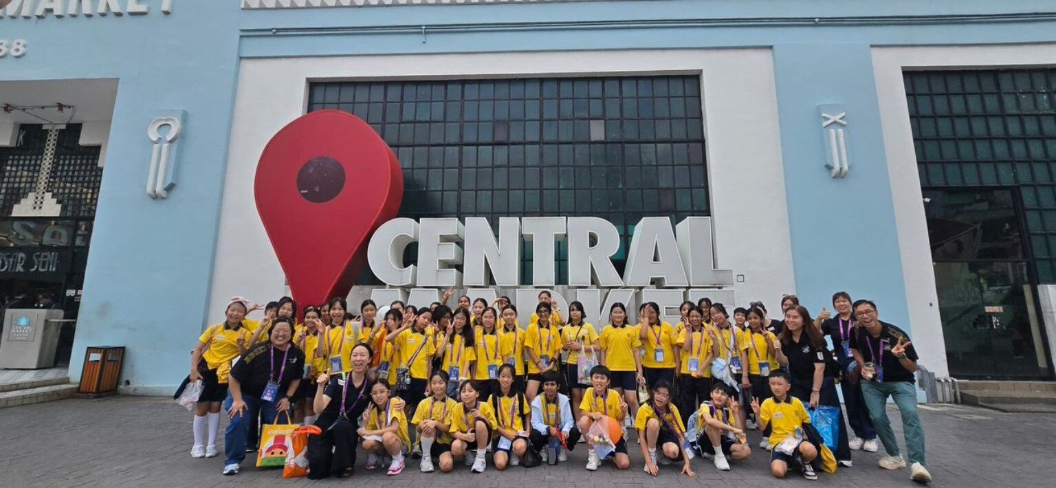 Large Hari-Hari group outside Central Market in Kuala Lumpur